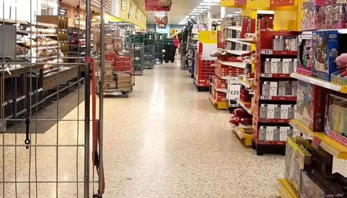 Tesco Extra -  Inside - Dundee